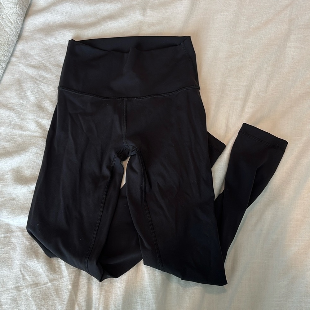 black lululemon wunder leggings